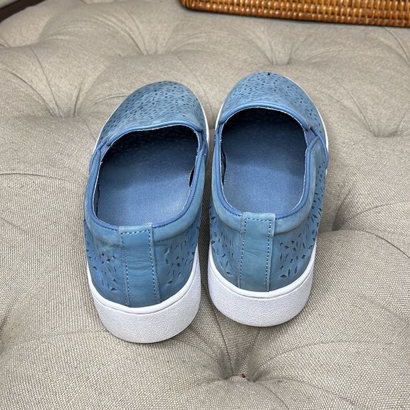 Vionic Splendid Midi Perforated  Slip-on Comfort Walking Sneaker Size 8 - Picture 4 of 7